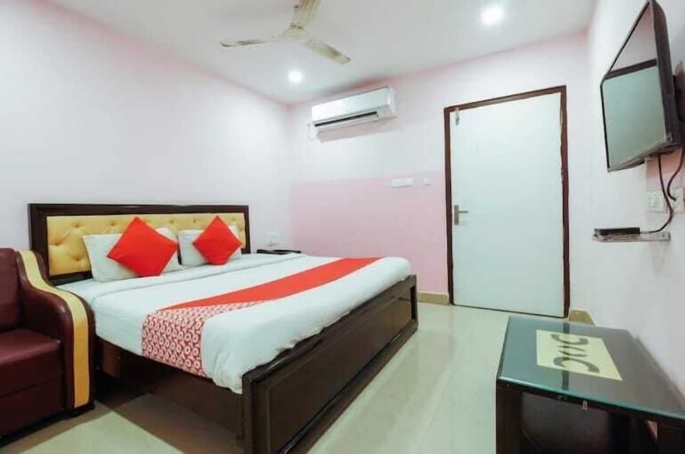 iROOMZ Hotel Diamond Park