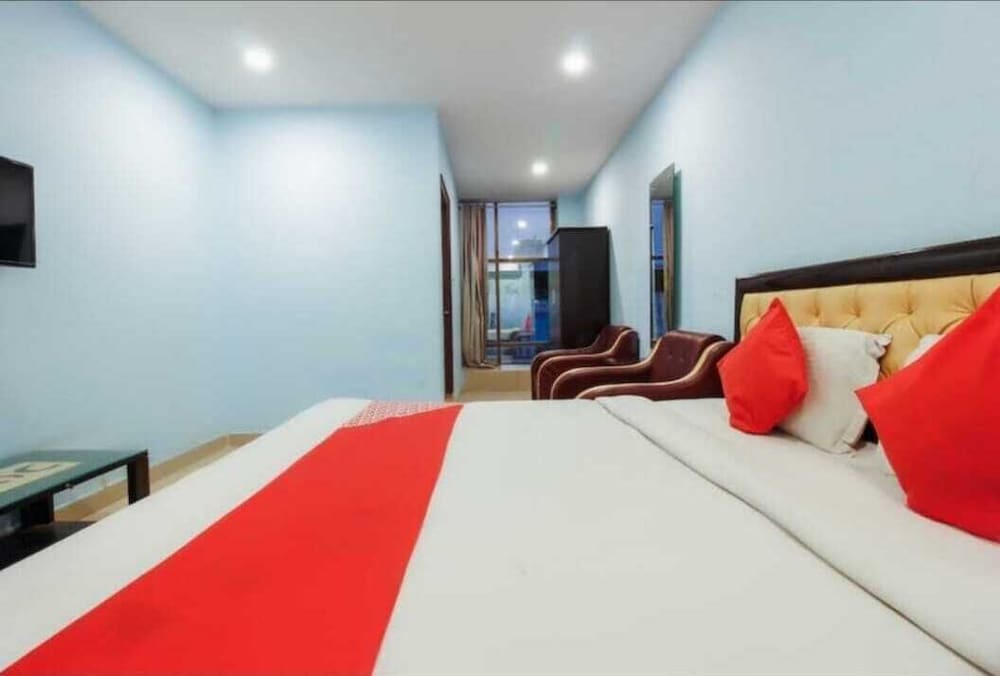 iROOMZ Hotel Diamond Park