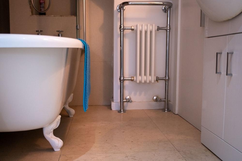 Gorgeous 2-bed Apartment With Patio