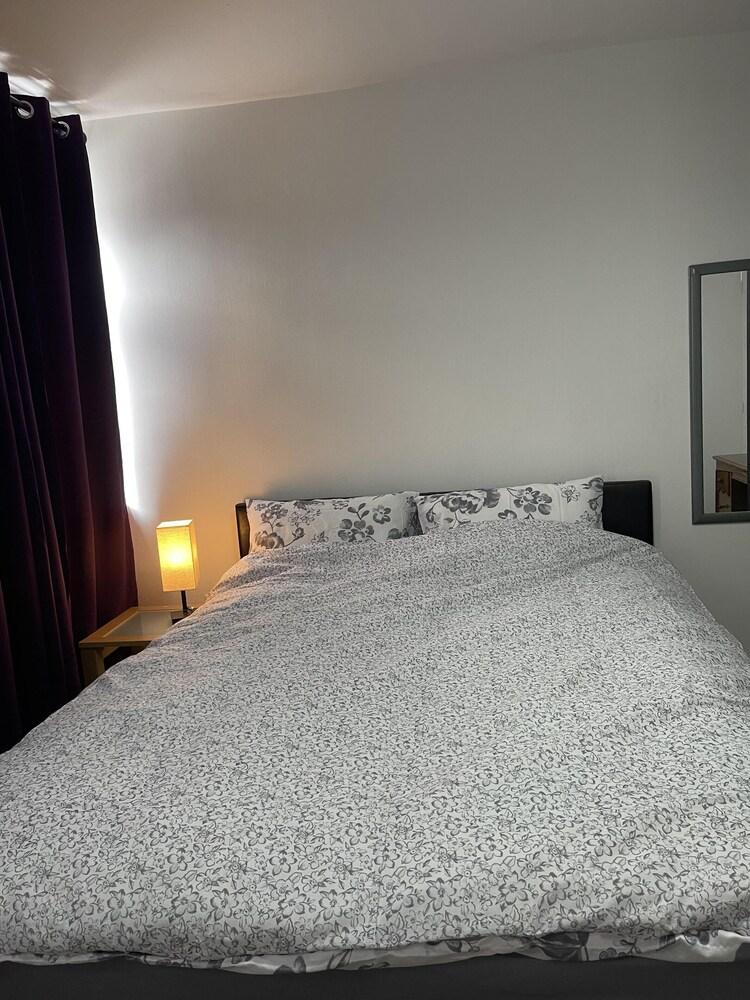 Inviting 2-bed Apartment Near Heathrow