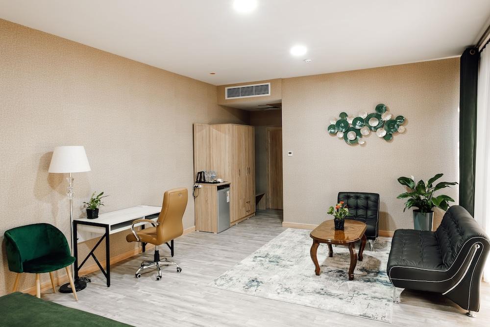 Central Palace Halal Hotel