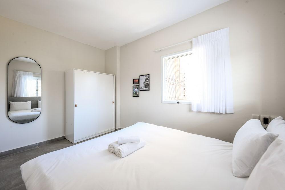 Spacious & Bright 3BR Apt with City View