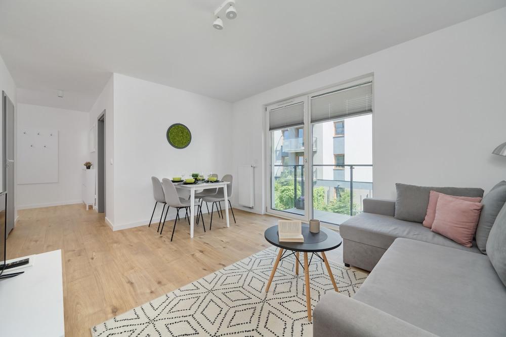 Riverside Apartment & Parking by Renters