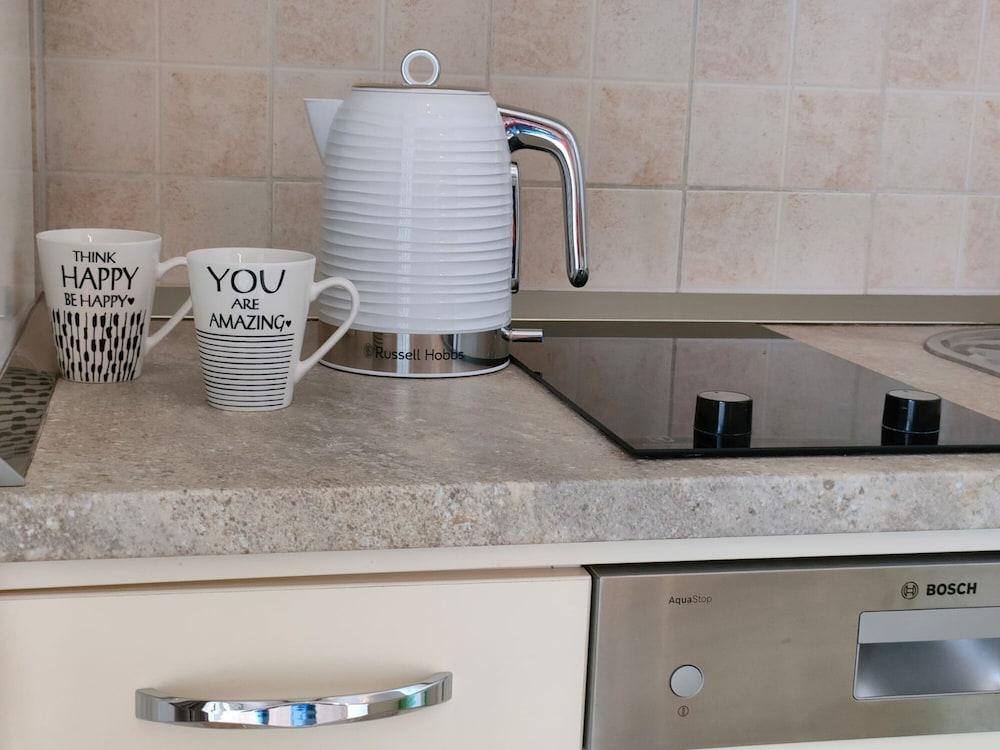 A6 Beachfront apt With big Terrace and sea View