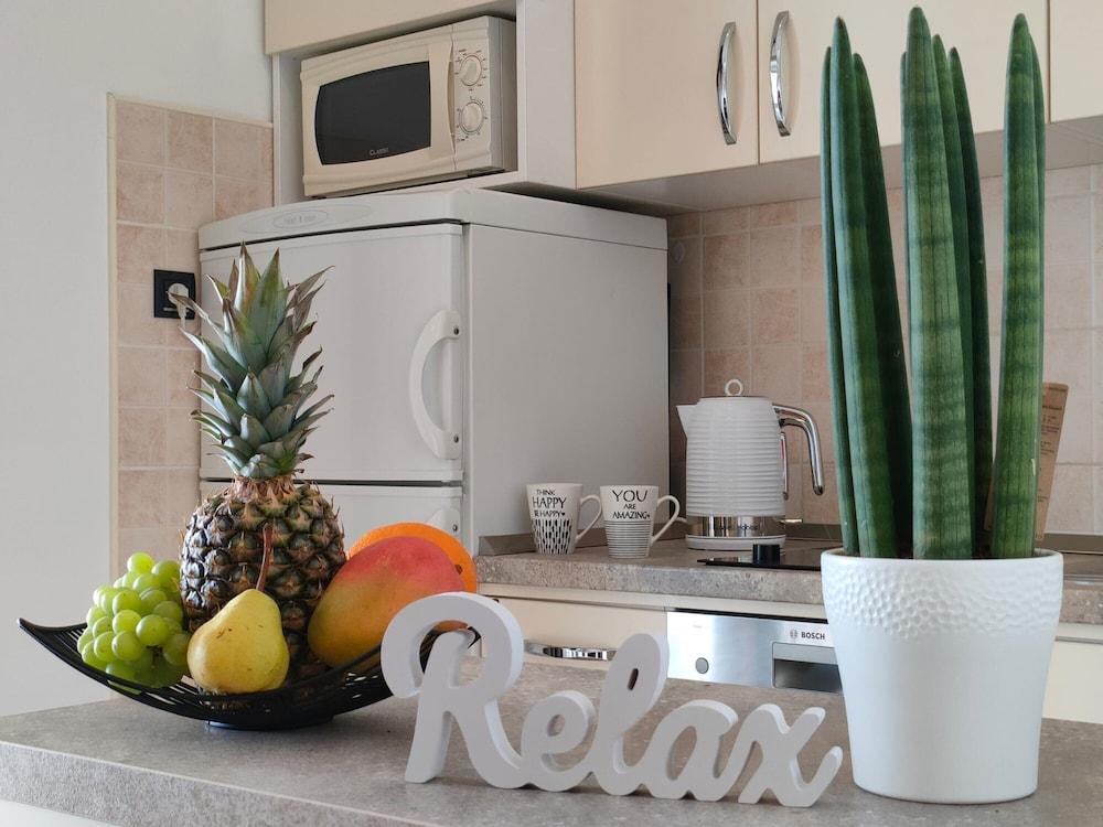 A6 Beachfront apt With big Terrace and sea View