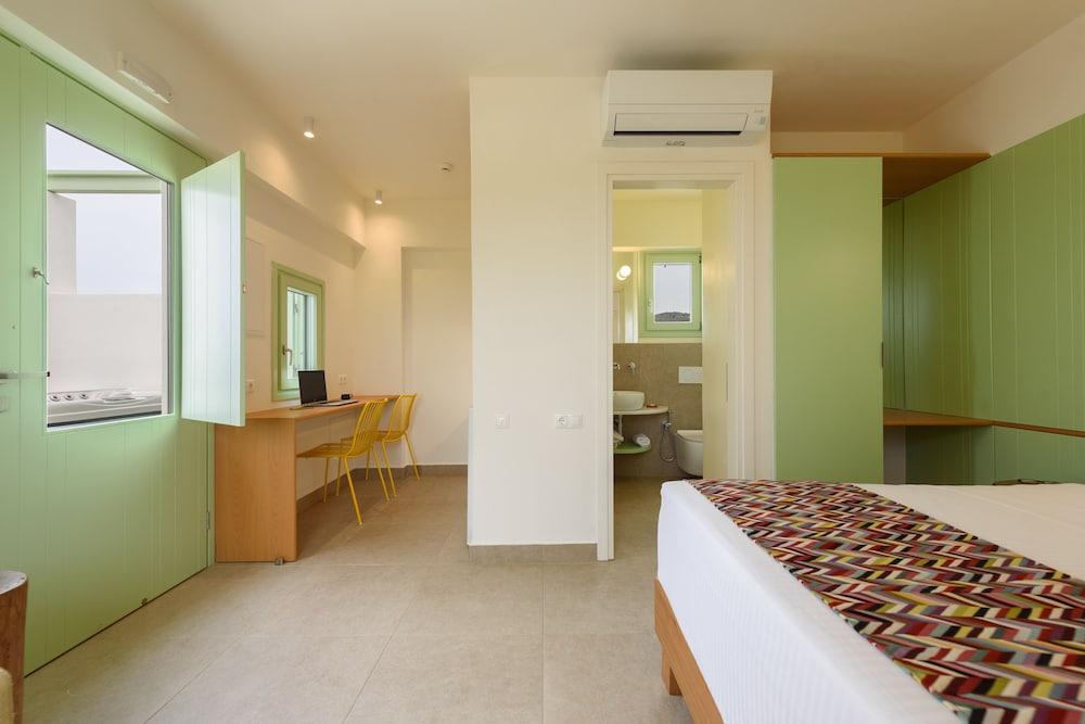 Plioni- Villas With Private Pool & Suites With Hot Tub