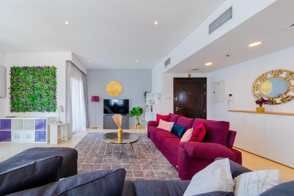 EDEN'S Homes & Villas - Royal Oceanic