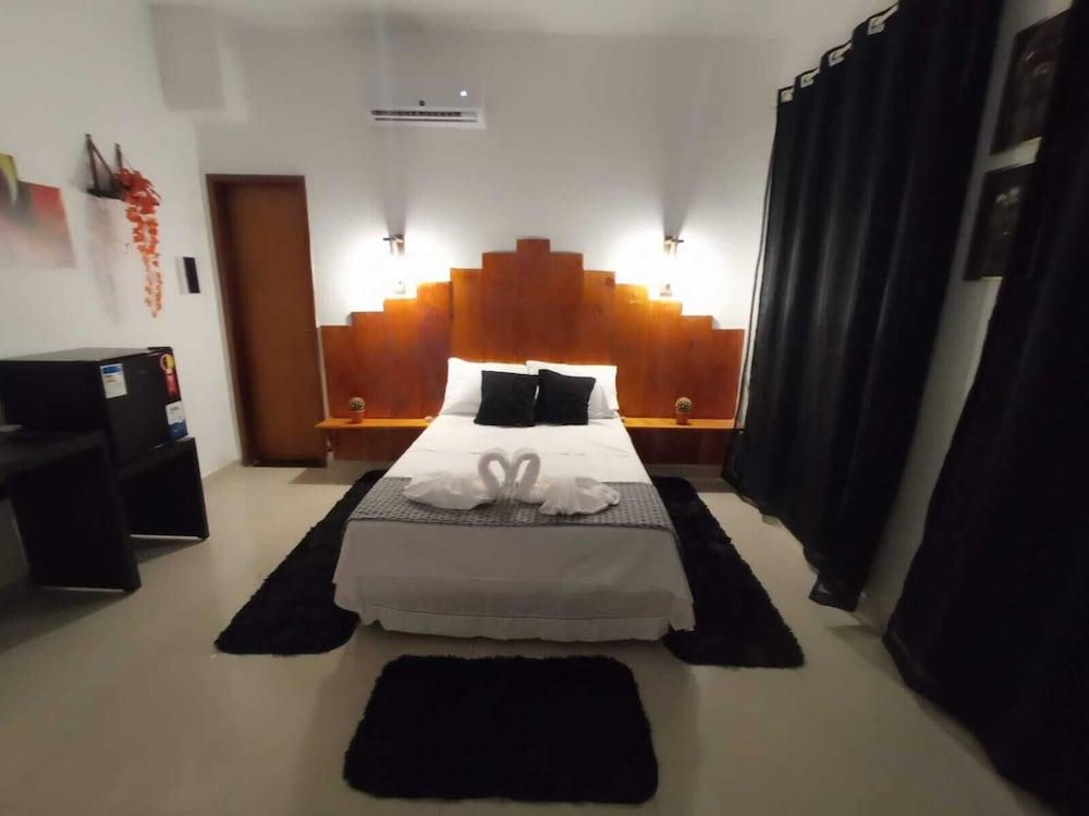 Central Palace Hotel