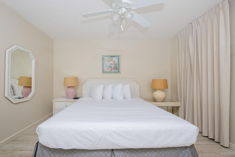 Phoenix Iv 4101 3 Bedroom Condo