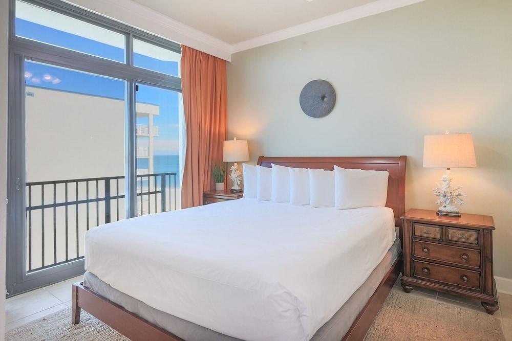 Phoenix West 609 4 Bedroom Condo