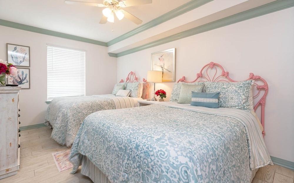 Phoenix Iv 4081 3 Bedroom Condo