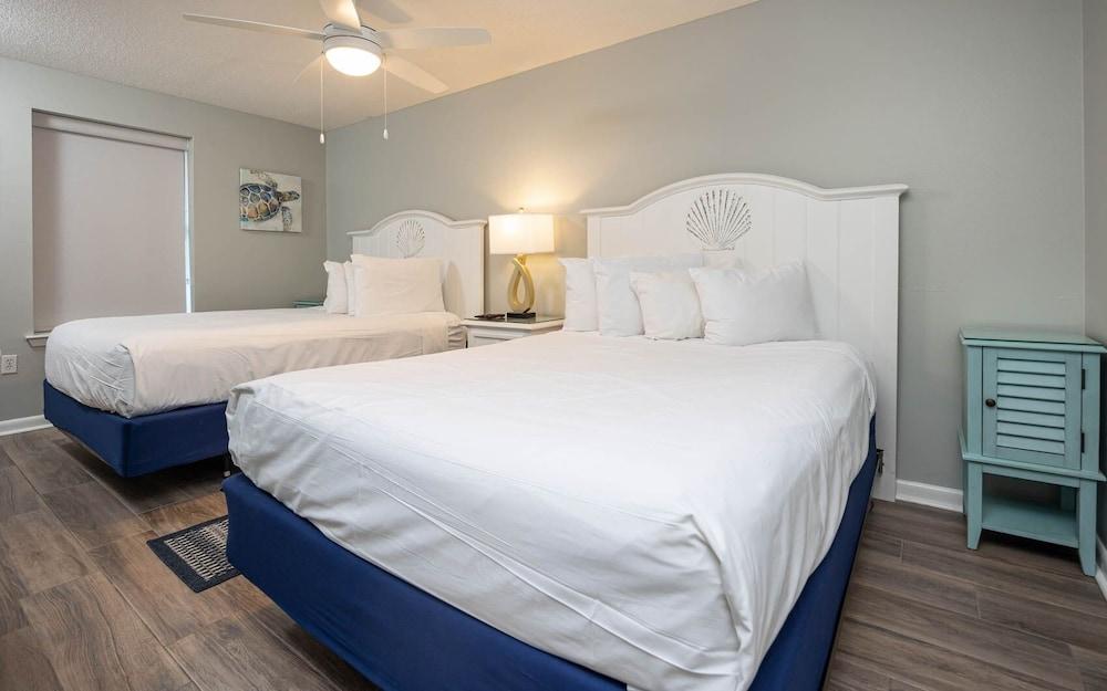 Phoenix Vi 6803 3 Bedroom Condo