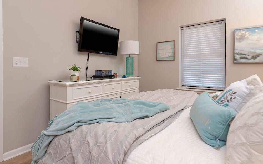 Phoenix Vi 6113 3 Bedroom Condo