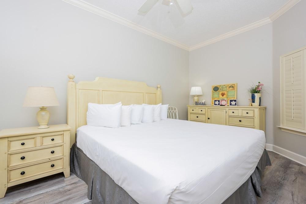 Phoenix West 1904 3 Bedroom Condo