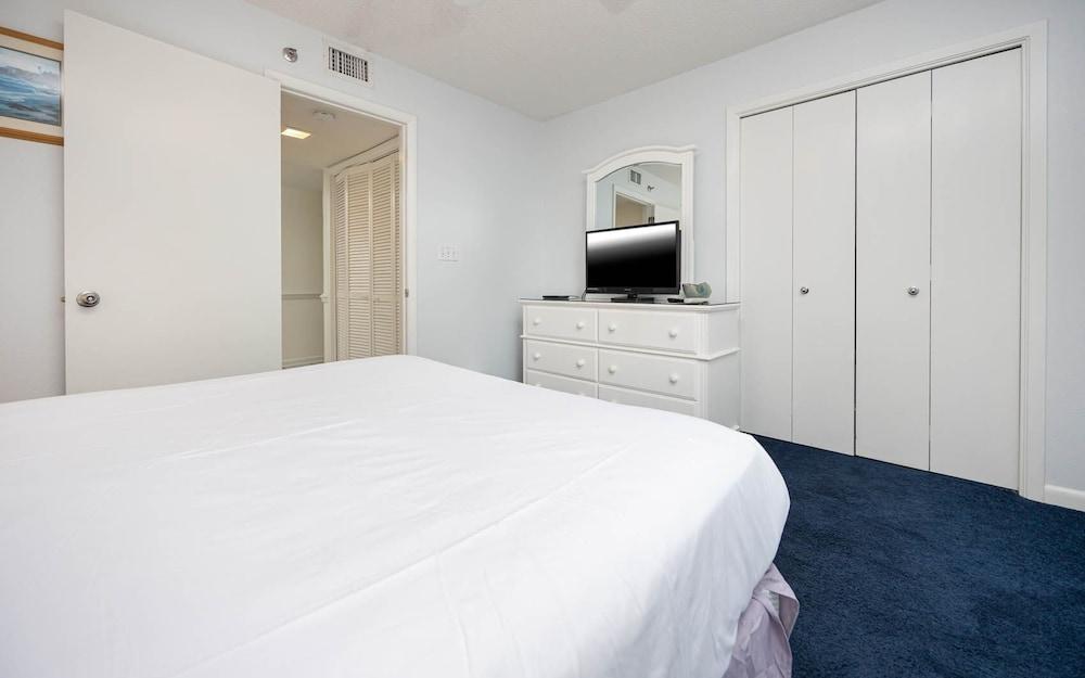 Phoenix Vii 7417 3 Bedroom Condo