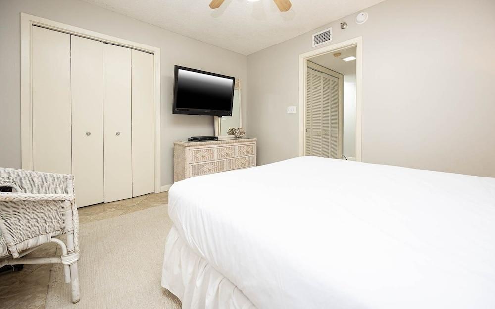 Phoenix V 201 3 Bedroom Condo