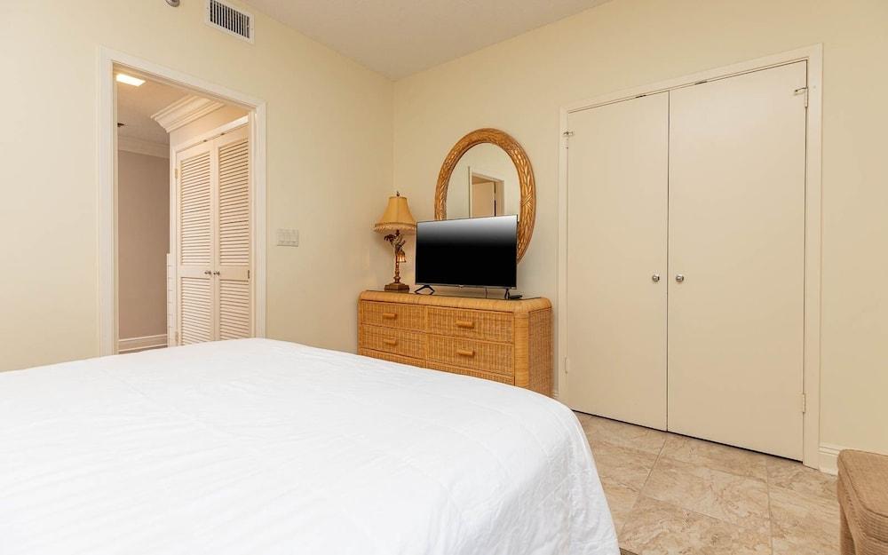 Phoenix East 1511 3 Bedroom Condo