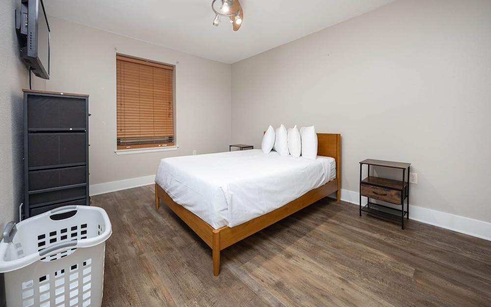 Phoenix Iv 4023 3 Bedroom Condo