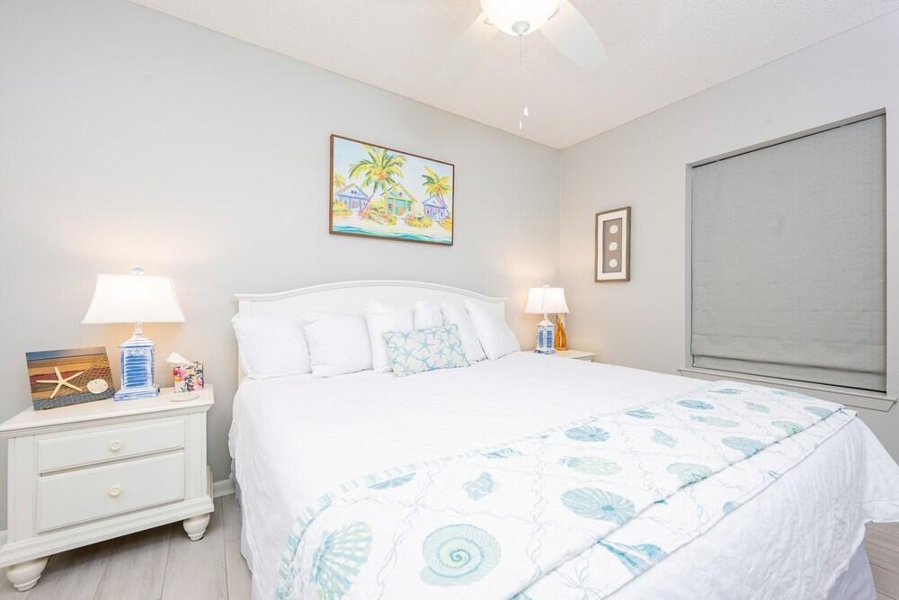 Phoenix Viii 8604 3 Bedroom Condo