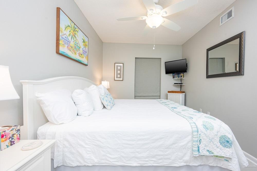 Phoenix Viii 8604 3 Bedroom Condo