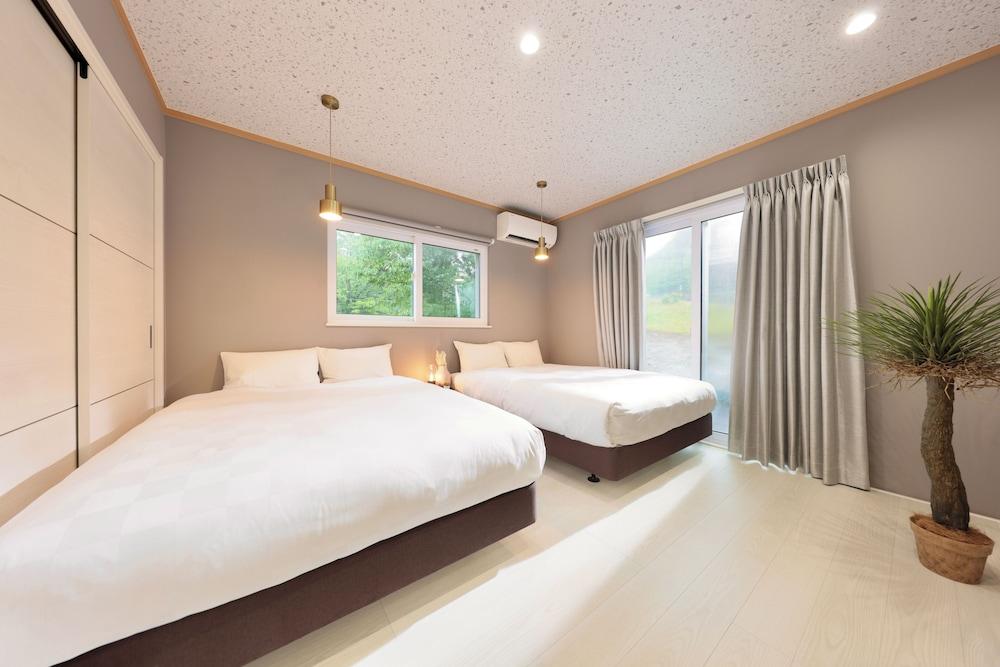 Crystal Besso Shirahama