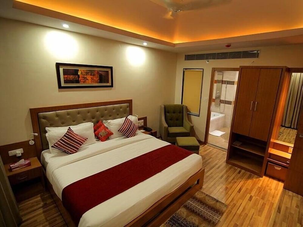Hotel Hampi International