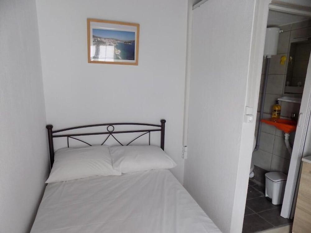 VS studios Single Room Private Bathroom