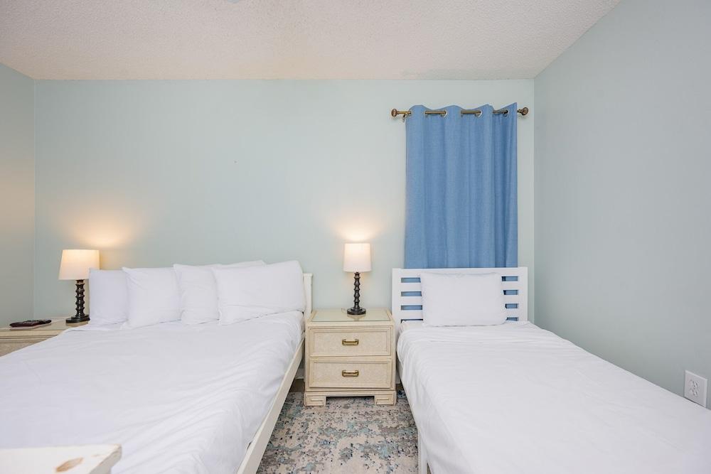 Island Winds West 871 2 Bedroom Condo