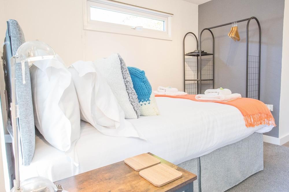 Snug with Views of the Chilterns