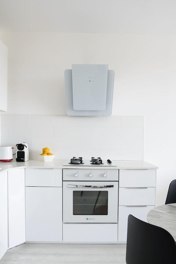 Beach House Style Condo & Pool