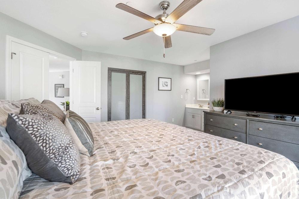 Brookside Duo - Peaceful Views!