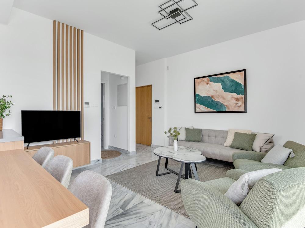 Sanders Olive - Cozy 1-bdr Apt With Shared Pool