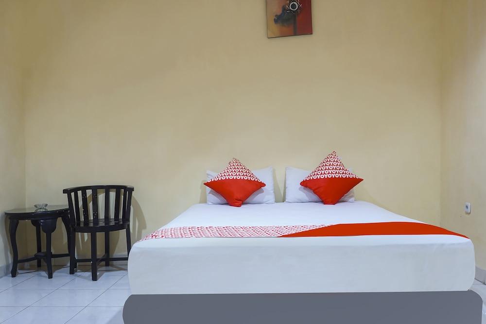 OYO 90923 Makassar Cottage