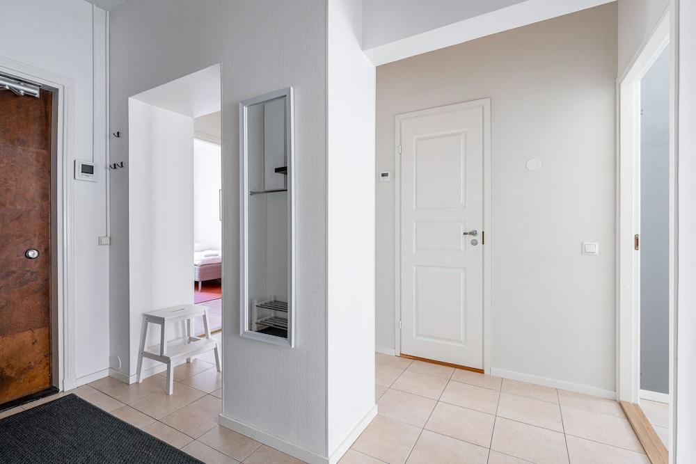 Historical 3BR Downtown Apartment with Sauna