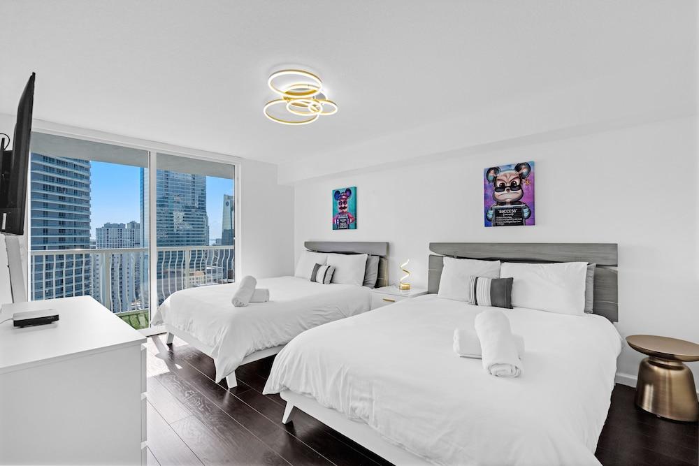 The Club at Brickell Bay