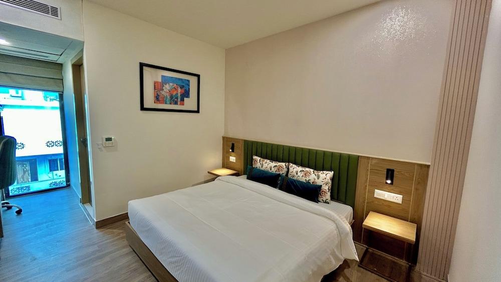 Hotel Limon Near Sector 29, Gurgaon