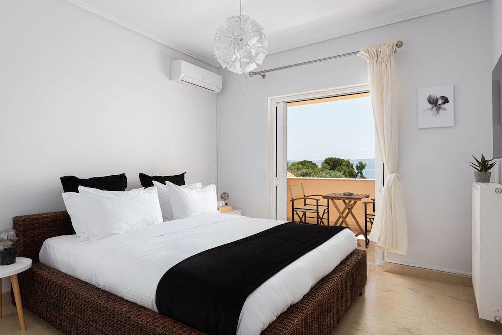 Eretria Luxurious Seafront Villa