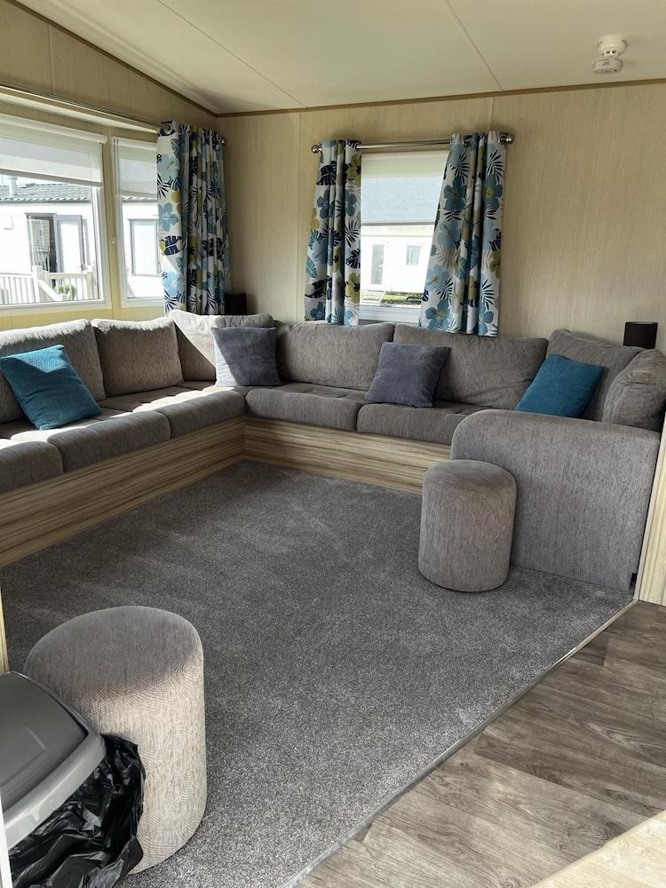 pet Free 2 Bedroom Caravan With Decking at Heacham