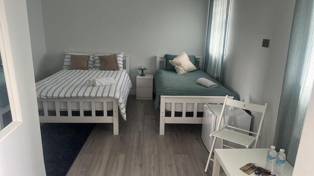 Studio Sleeps 3 - Pet Friendly