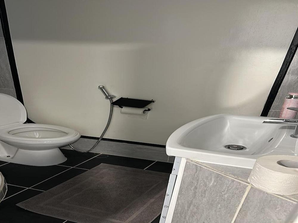 Studio Sleeps 3 - Pet Friendly