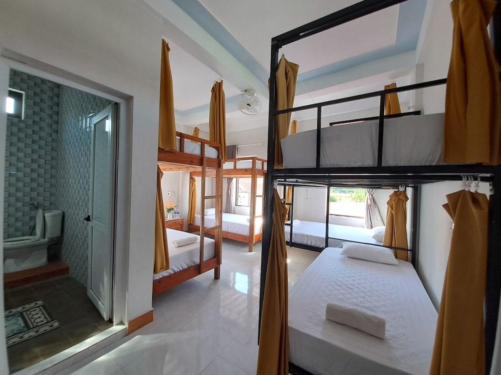 YoLo Pool Bar Villas