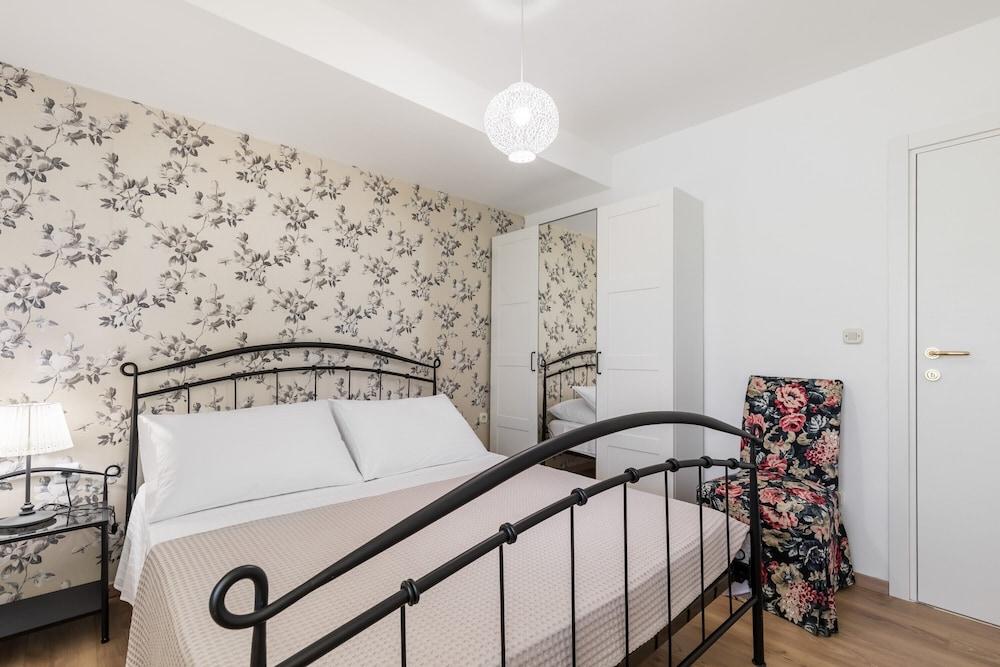 Luxury Villa With Heated Pool & Magnificent View