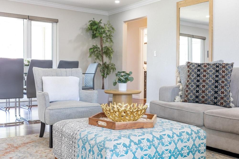 Dockside Daydreams - Canalfront and Pool Oasis