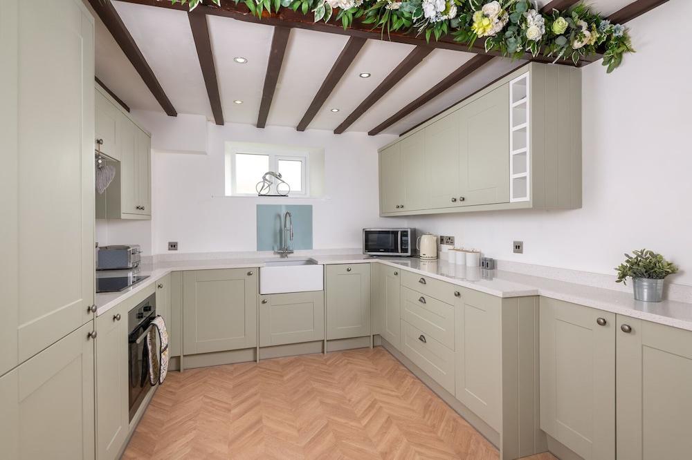 Beautiful 2-bed Cottage in Brampton