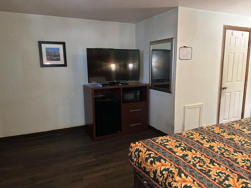 Hillcrest Motel By OYO Aurora IN Near Lawrenceburg