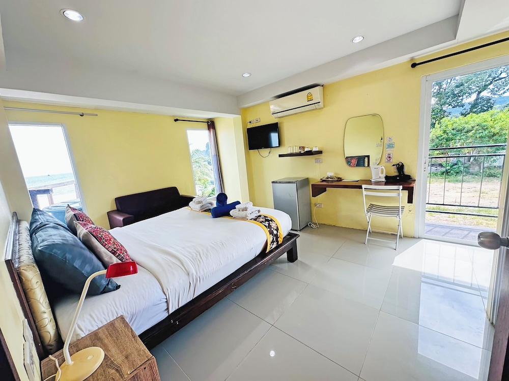 Anyavee Chom By The Sea