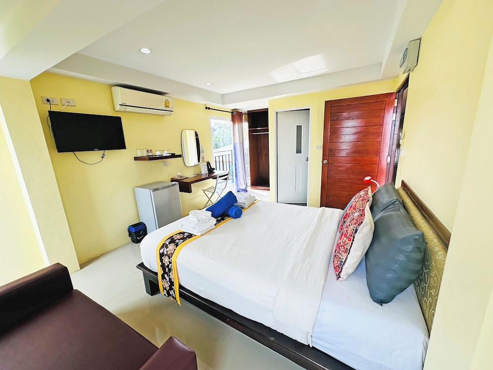 Anyavee Chom By The Sea