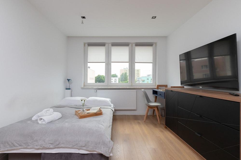 Apartment Broniewskiego by Renters