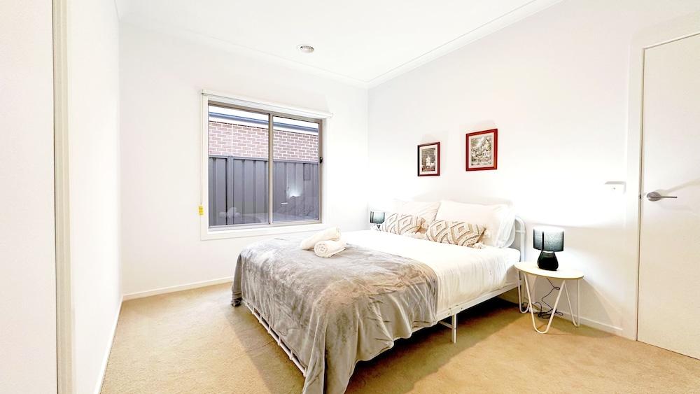 Tarneit Holiday Home