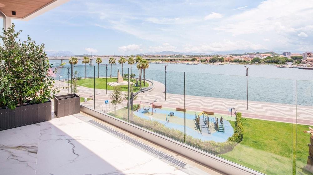 Welcomely - Deluxe Room - Amii Stewart